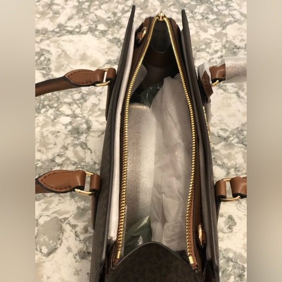 Shiela Medium Logo Satchel Michael Kors - Picture 2 of 6